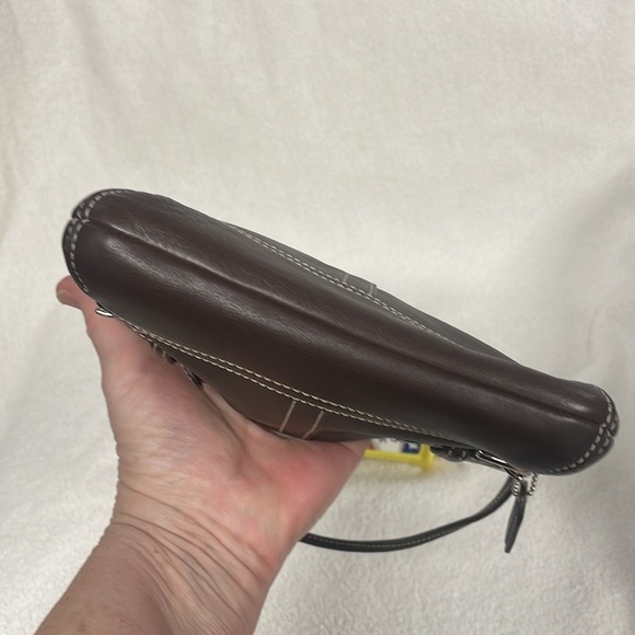 COACH-WRISTLET OR SMALL PURSE , BROWN LEATHER, GREAT CONDITION - Picture 5 of 7